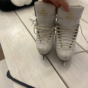 Jackson Ultima Classique Kids Figure Skates – Size 1 w/ Mirage Blades